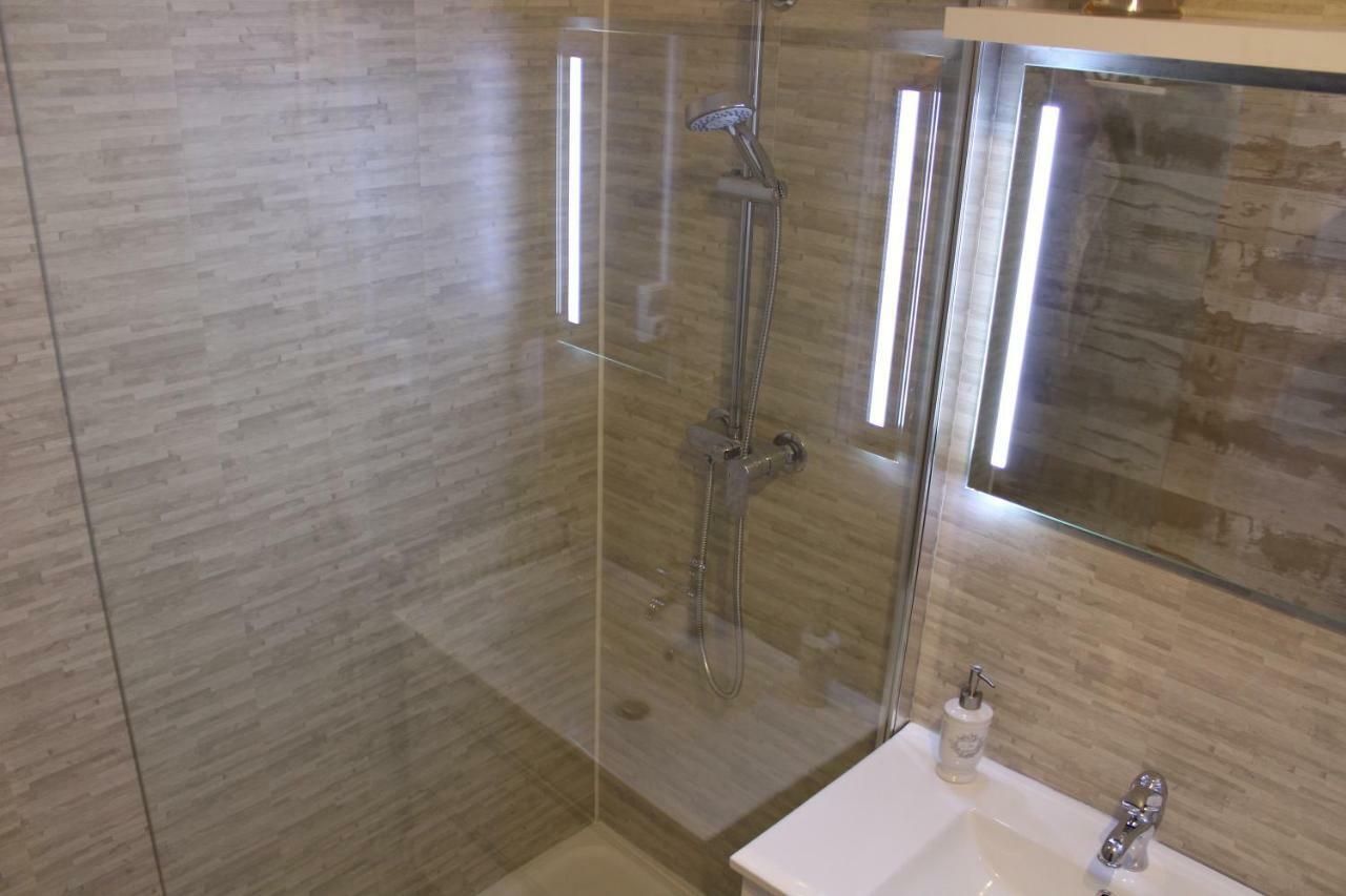 بُيزانكون Appartement Place Leclerc المظهر الخارجي الصورة